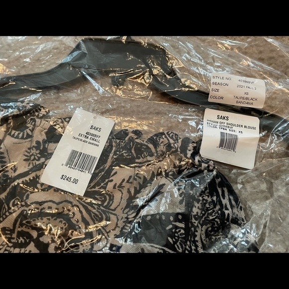 L'agence Rowan off the Shoulder Blouse - Picture 10 of 11